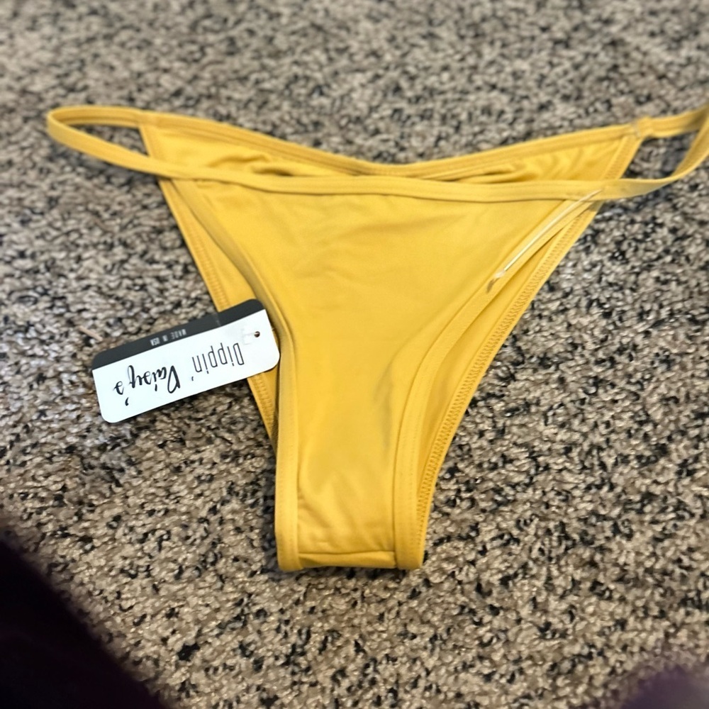 DIPPIN’ DAISY’S Cheeky High Waisted Bikini Bottoms L NWT